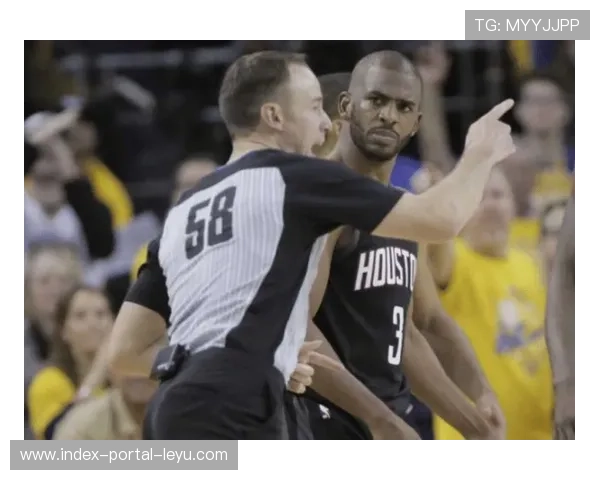 主裁判希尔-曼萨诺因争议吹罚继续被安排“轮休” 主裁判希尔-曼萨诺因争议吹罚继续被安排“轮休”